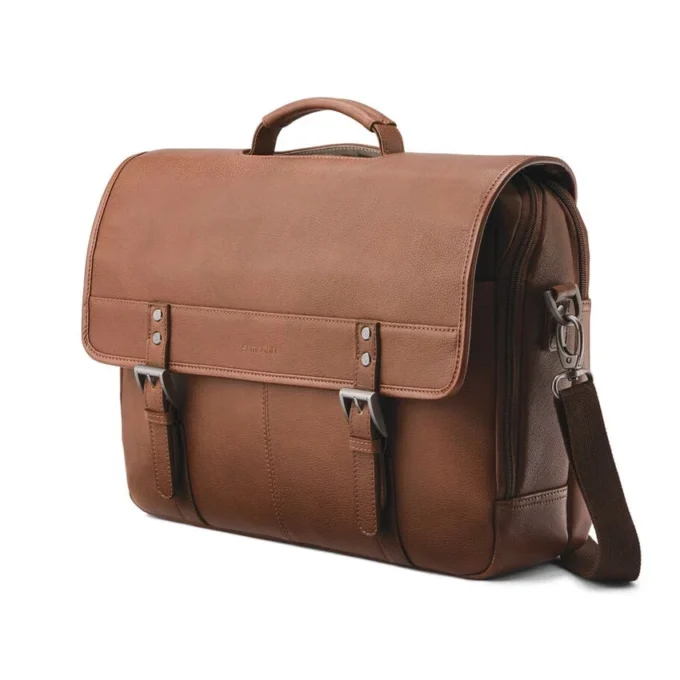 Bolso clásico con solapa de piel Bolso clásico con solapa de piel