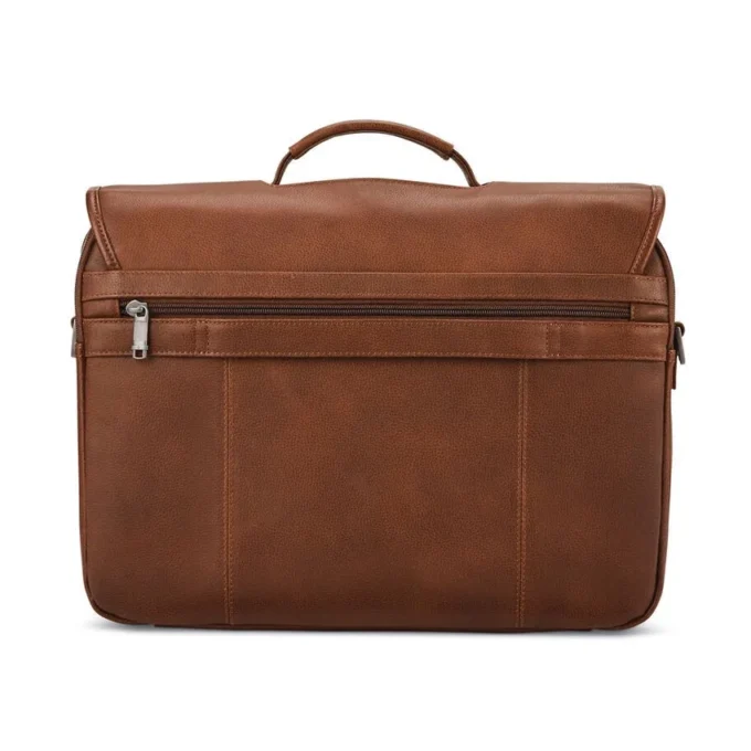 Bolso clásico con solapa de piel Bolso clásico con solapa de piel