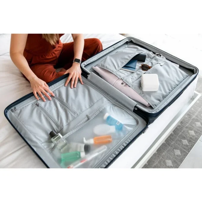 Elevation™ Plus Hard Side Medium Glider™ Elevation™ Plus Hard Side Medium Glider™