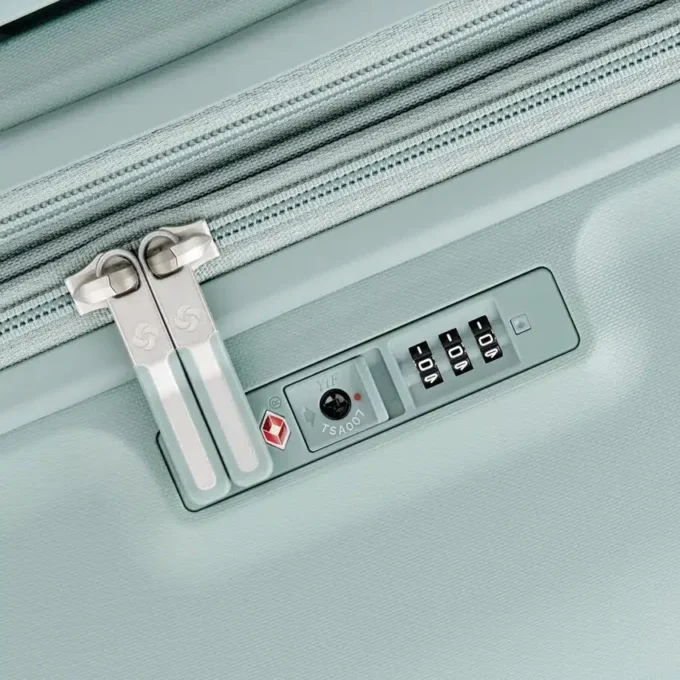 Elevation™ Plus Hard Side Medium Glider™ Elevation™ Plus Hard Side Medium Glider™