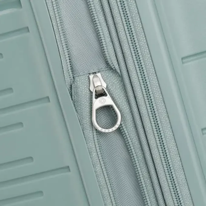 Elevation™ Plus Hard Side Medium Glider™ Elevation™ Plus Hard Side Medium Glider™